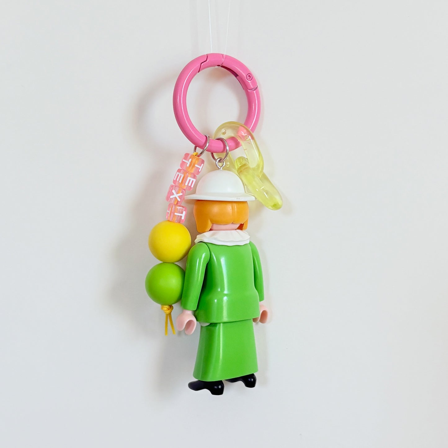 Vintage Lady_Green Dress White Hat_Keychain