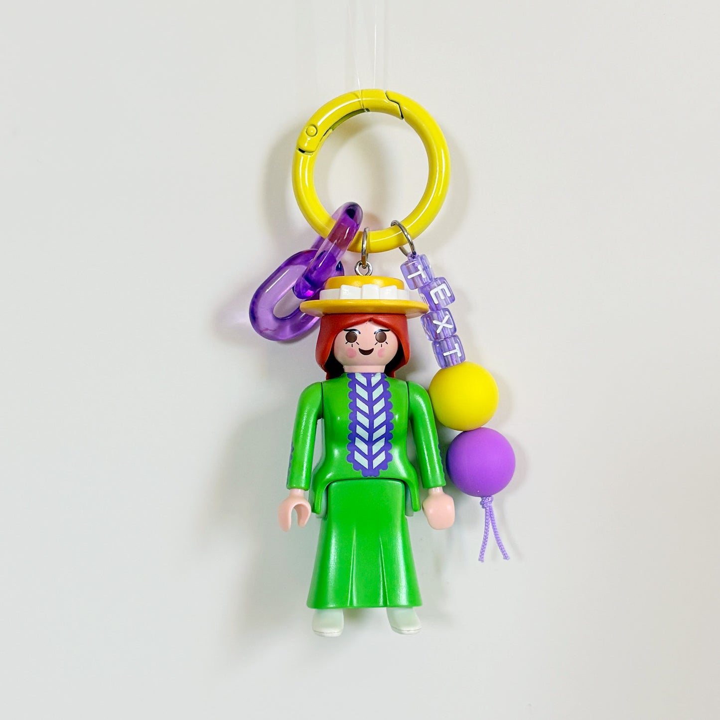 Vintage Lady_Green Dress Yellow Hat_Keychain