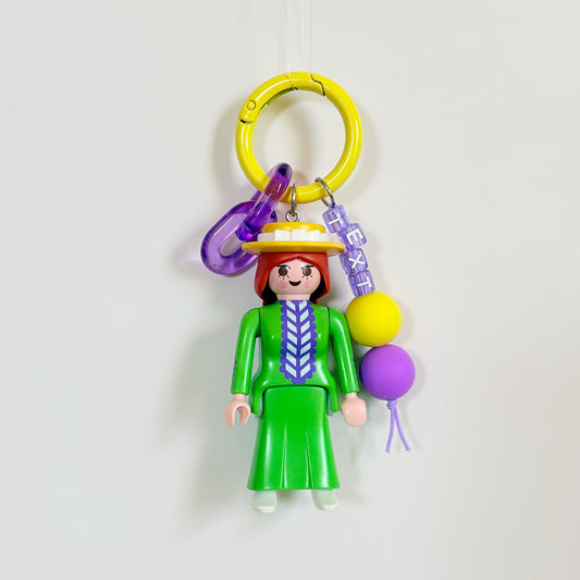 Vintage Lady_Green Dress Yellow Hat_Keychain